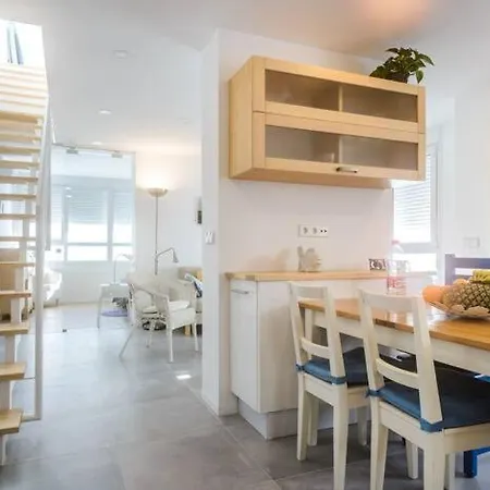 Estudio Con Terraza Vistas Al Mar דירה *